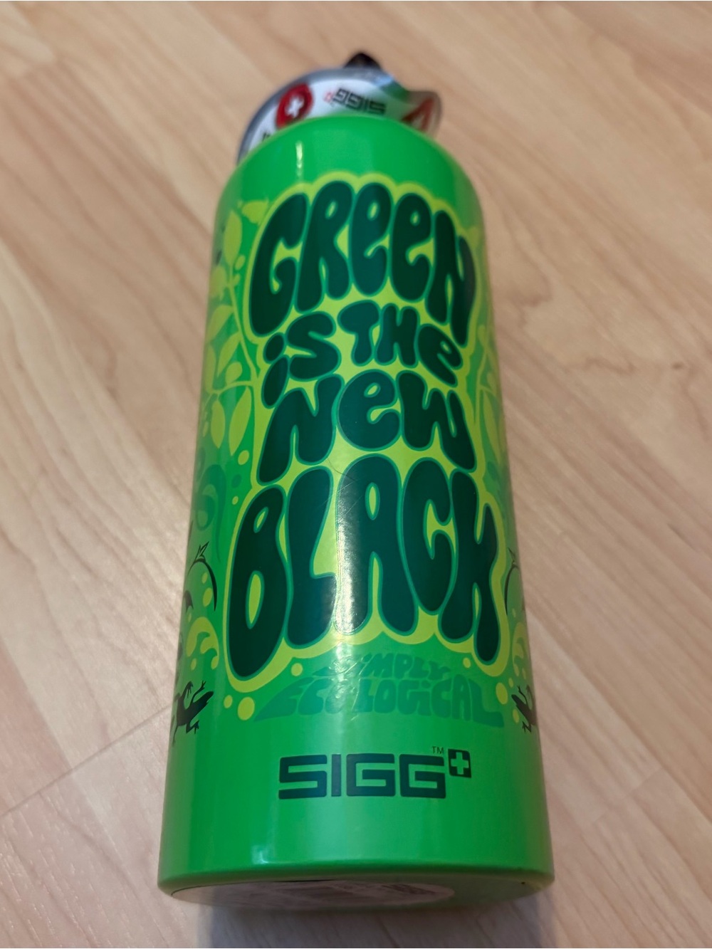 SIGG Switzerland Green is the New Black 1.0 Liter Water Bottle BRAND NEW NWT